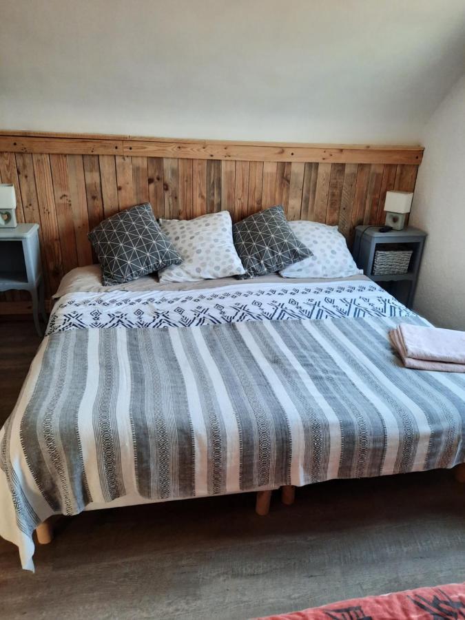 Ellias Bed & Breakfast Pont-lʼAbbé Екстериор снимка